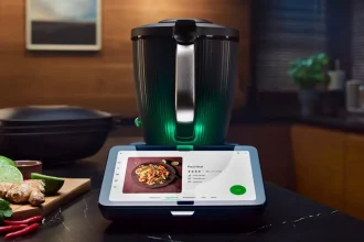 Thermomix TM7 showing a Pad Thai recipe on its touchscreen, on a kitchen countertop.